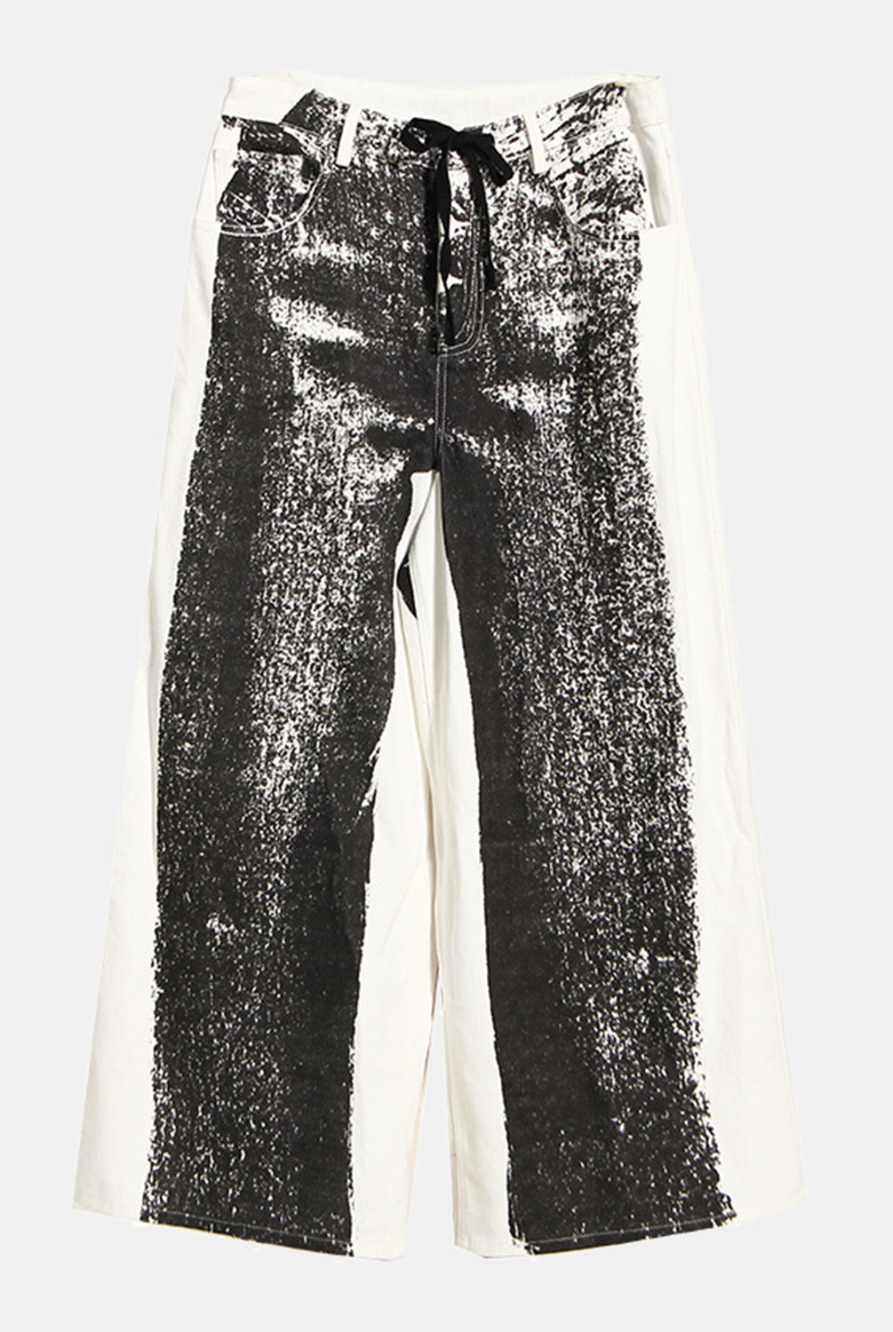 Trend-setting high-waisted wide-leg black jeans with a distinctive white contrast stripe and frayed hems for a chic, contemporary look.