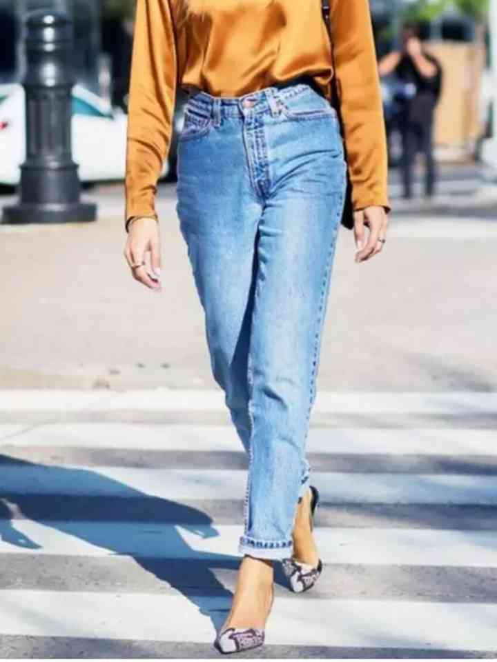 Buttoned Cropped Jeans - GemThreads Boutique